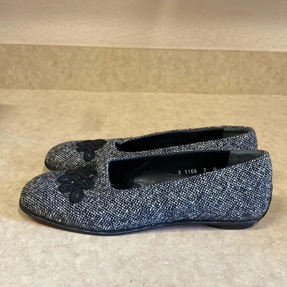 Pancaldi Gray Tweed Made in Italy Appliquéd Flats - Picture 4 of 11